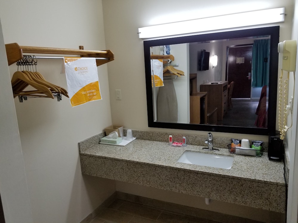 Econo Lodge Kosciusko MS 12/25