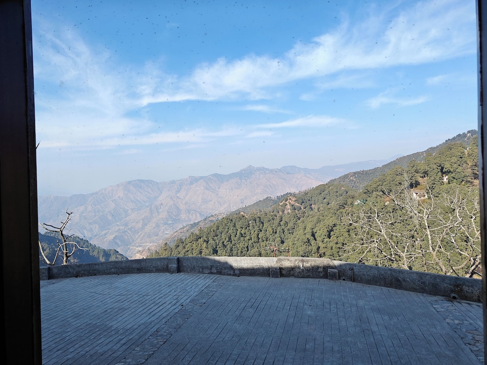 HOTEL HIMALAYAN CLUB 30/48