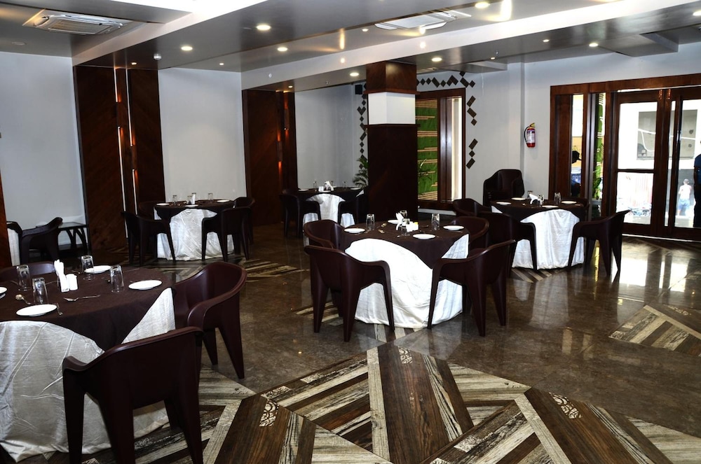 Hotel Abhinav International 25/26