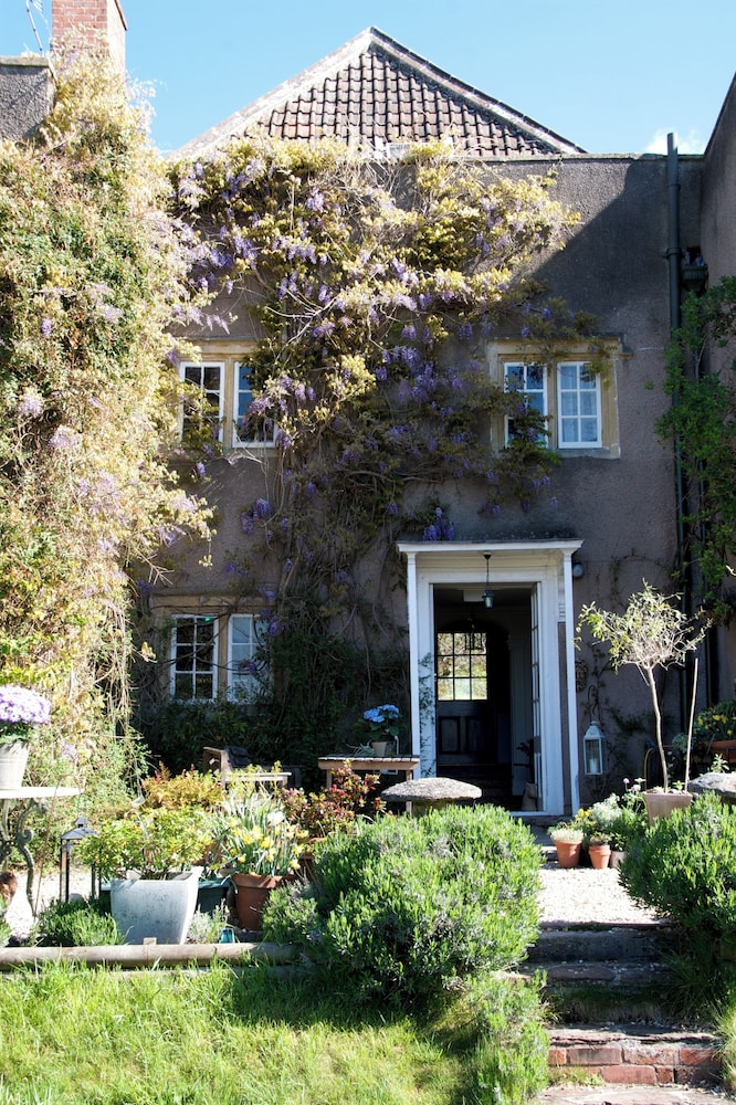 Compton House - Guest House 1/25