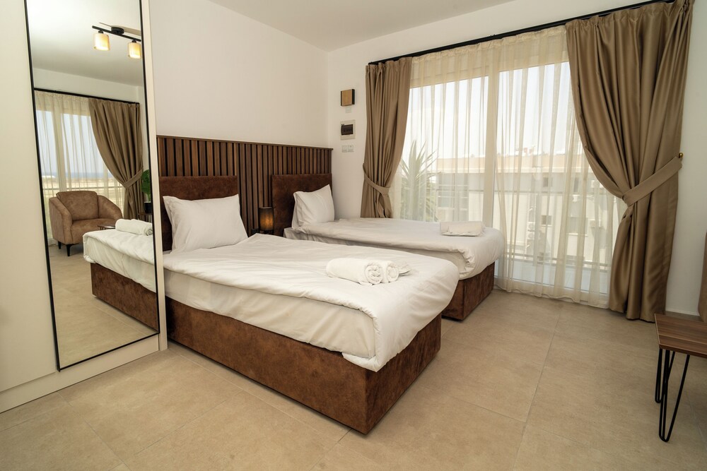 Crown Salamis Hotel 8/25