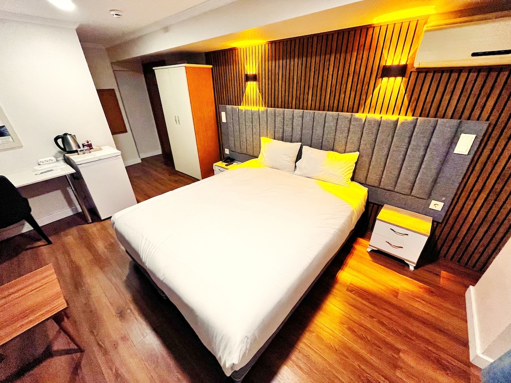 DELUXE, DOUBLE BED, SEA VIEW