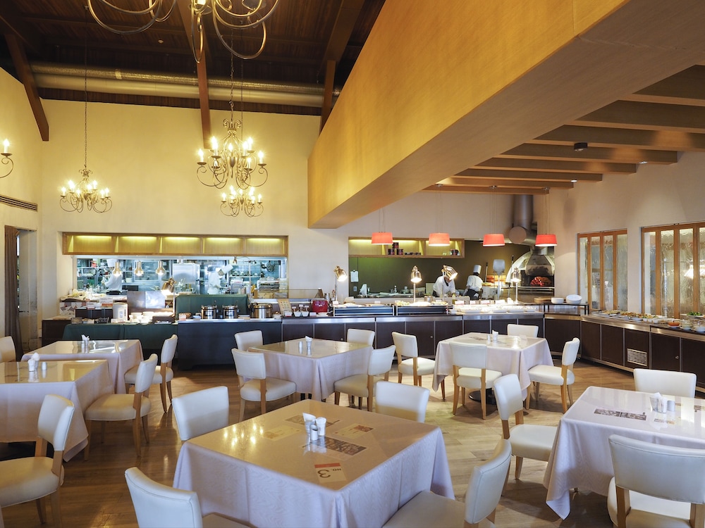 CLAYTON BAY HOTEL 43/67