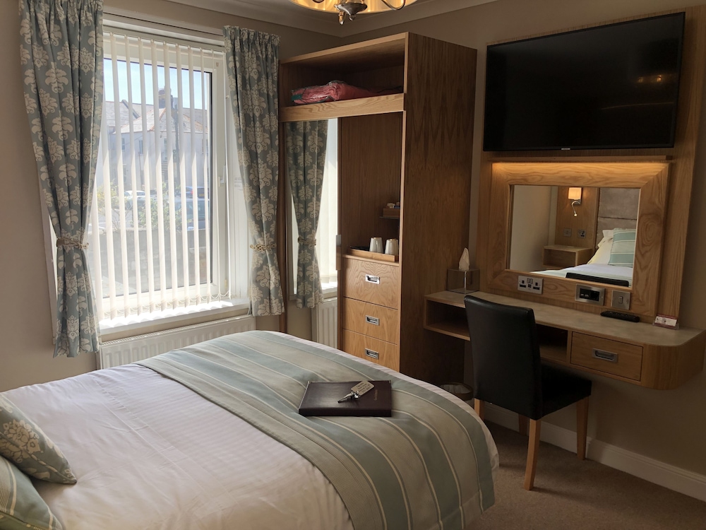 Edgcumbe Guest House 7/32
