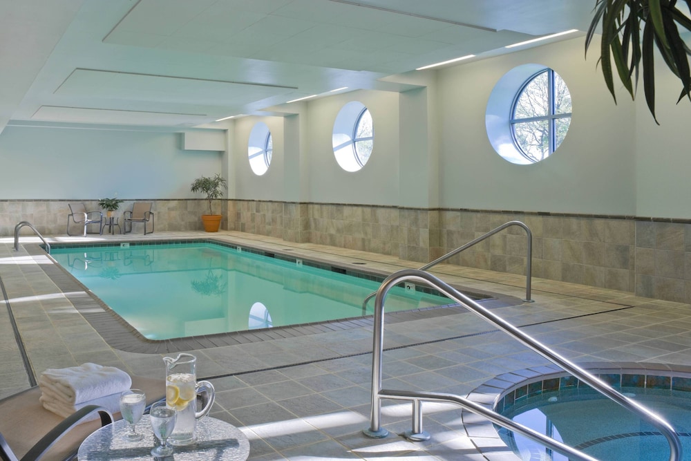 Courtyard Marriott Burlington Harbor 10/48