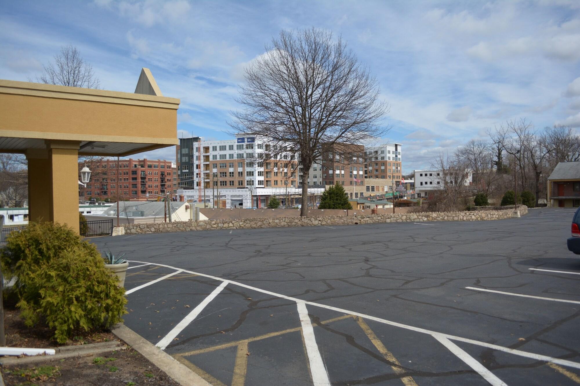 Budget Inn-Falls Church 30/39