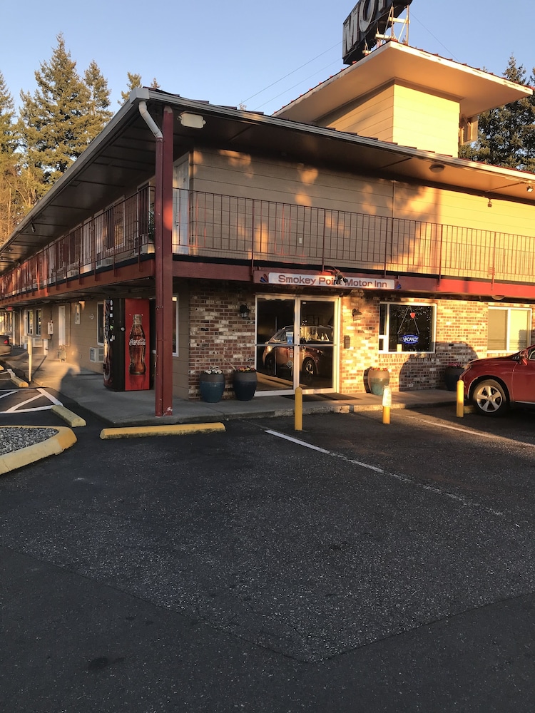 Smokey Point Motor Inn 67/69