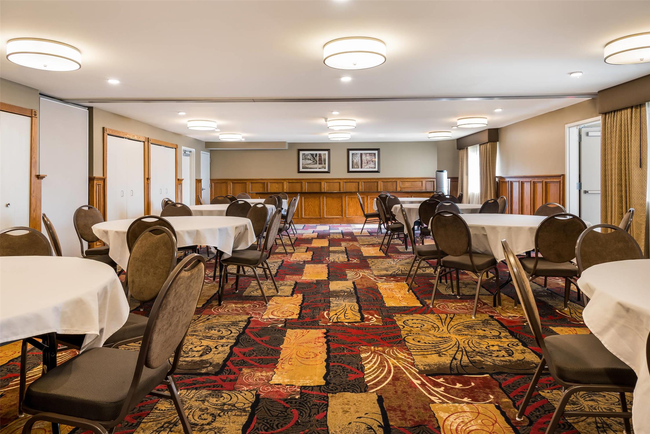 Country Inn & Suites by Radisson, Grandville-Grand Rapids West, MI 15/19