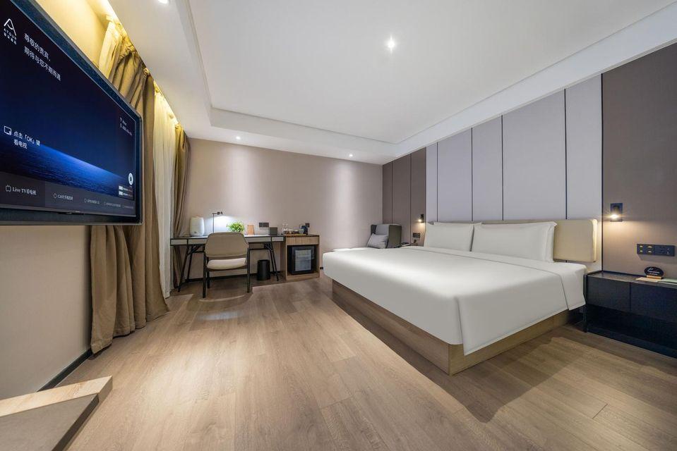 Elegant, Queen Bed