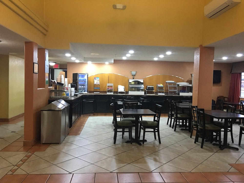 Ramada by Wyndham Santa Fe 28/36