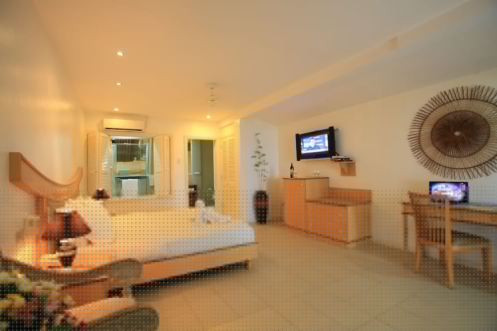 Wild Orchid Beach Resort 9/67