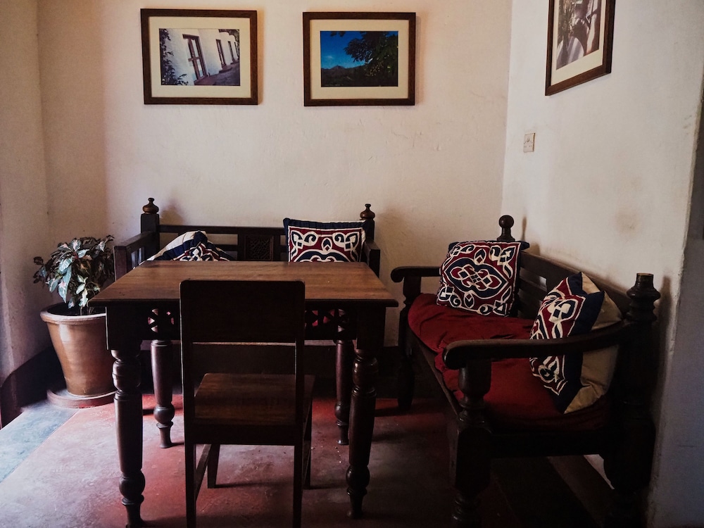 Zanzibar Coffee House 33/50