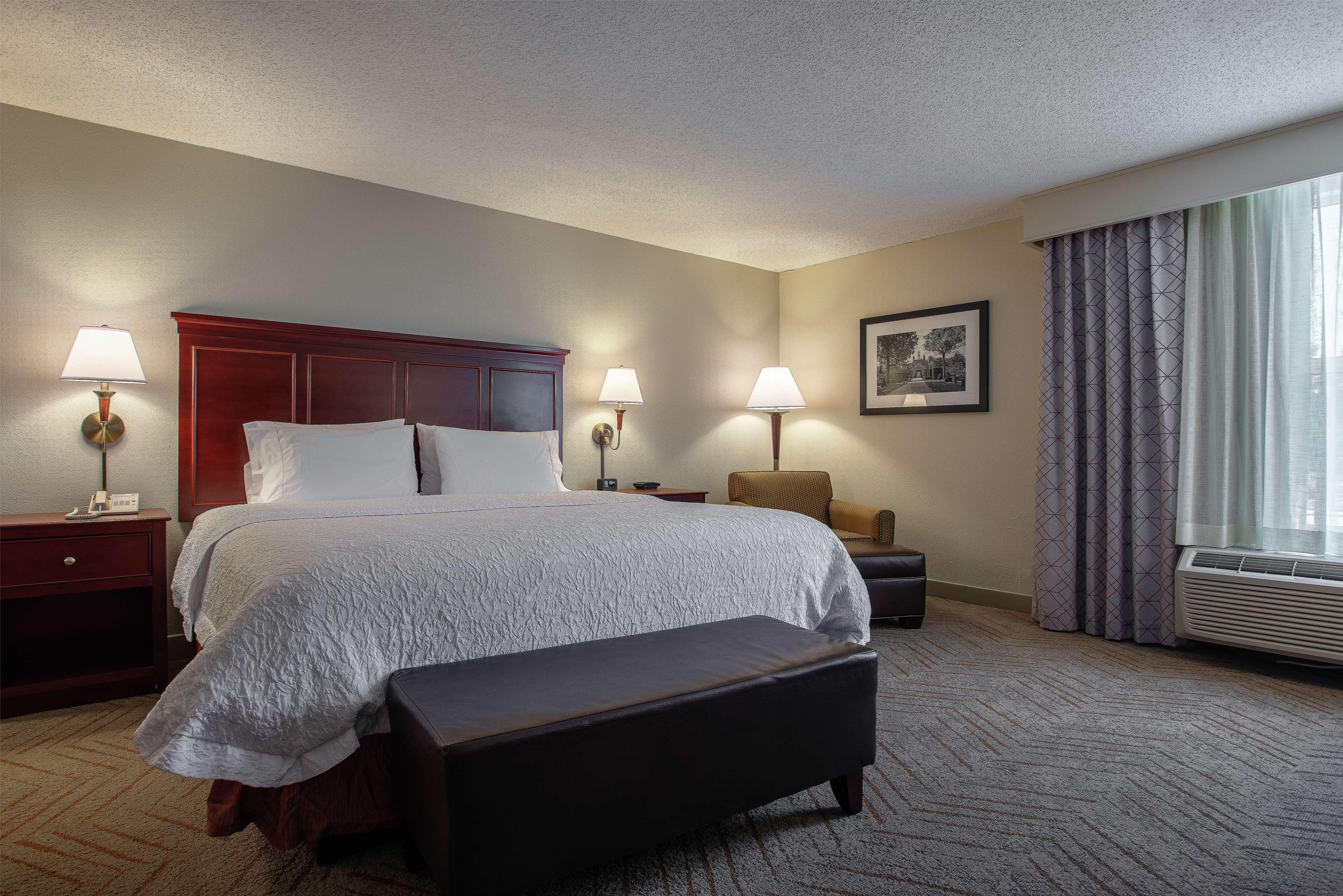 SUITE, KING BED, ACCESSIBLE
