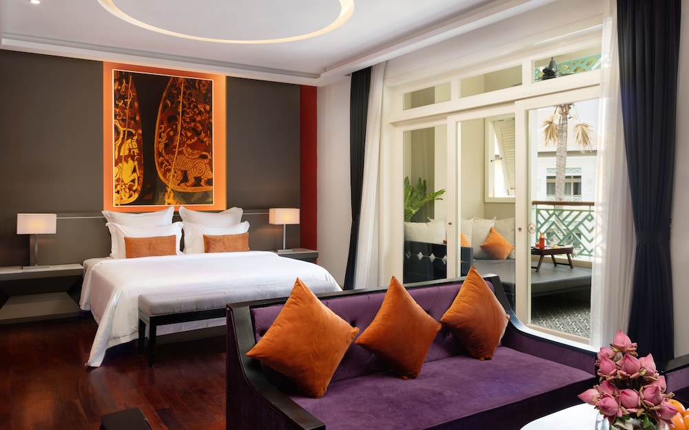 Grand, Pool, Suite, King Bed