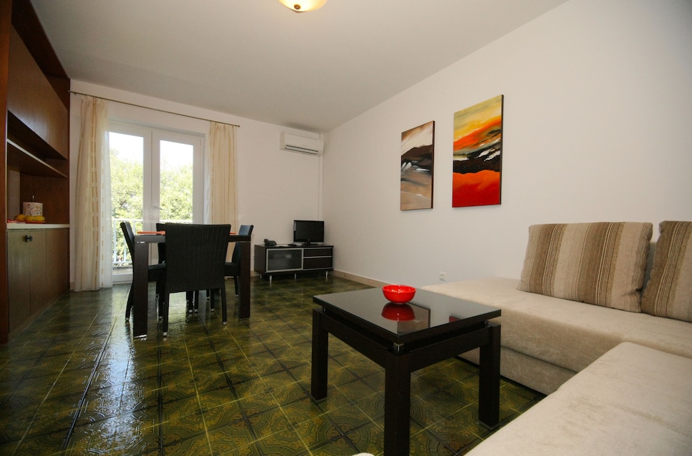 VILLA MARIJETA 25/44