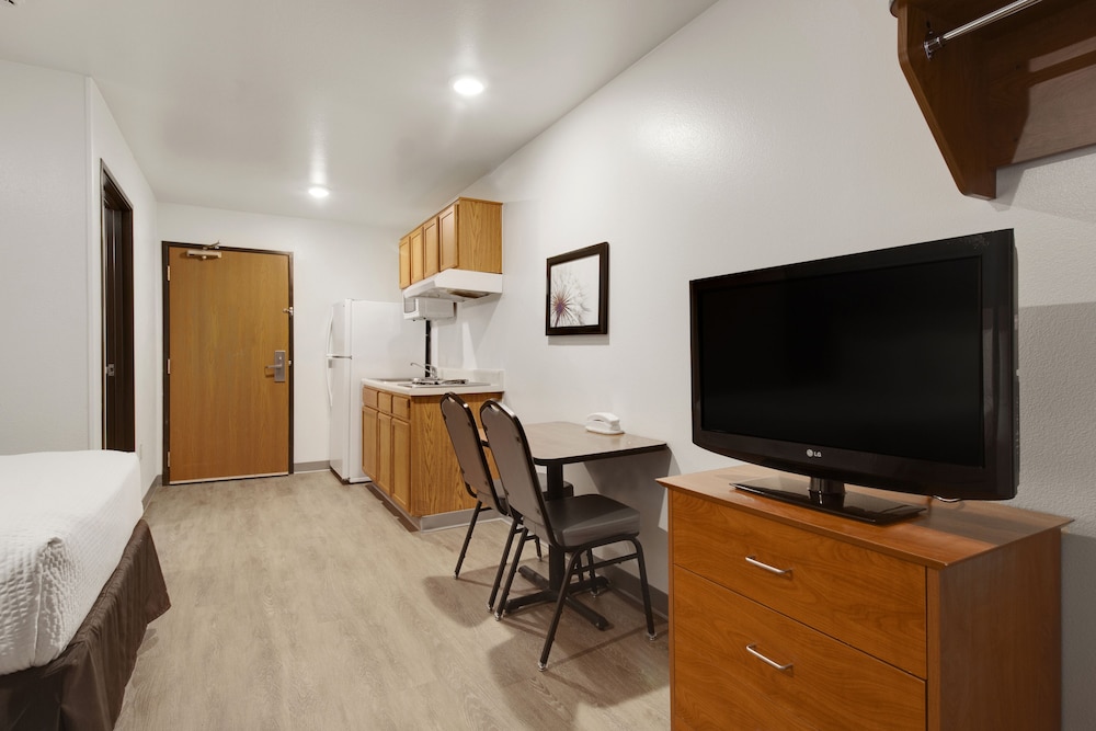 WoodSpring Suites Houston La Porte 21/33