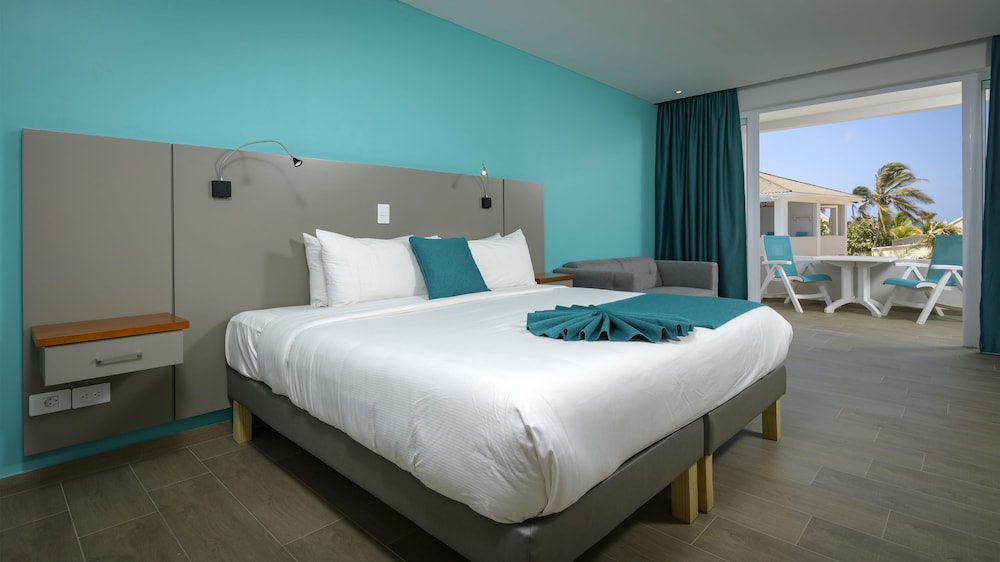 Standard, King Bed, Ocean Front, Sofa