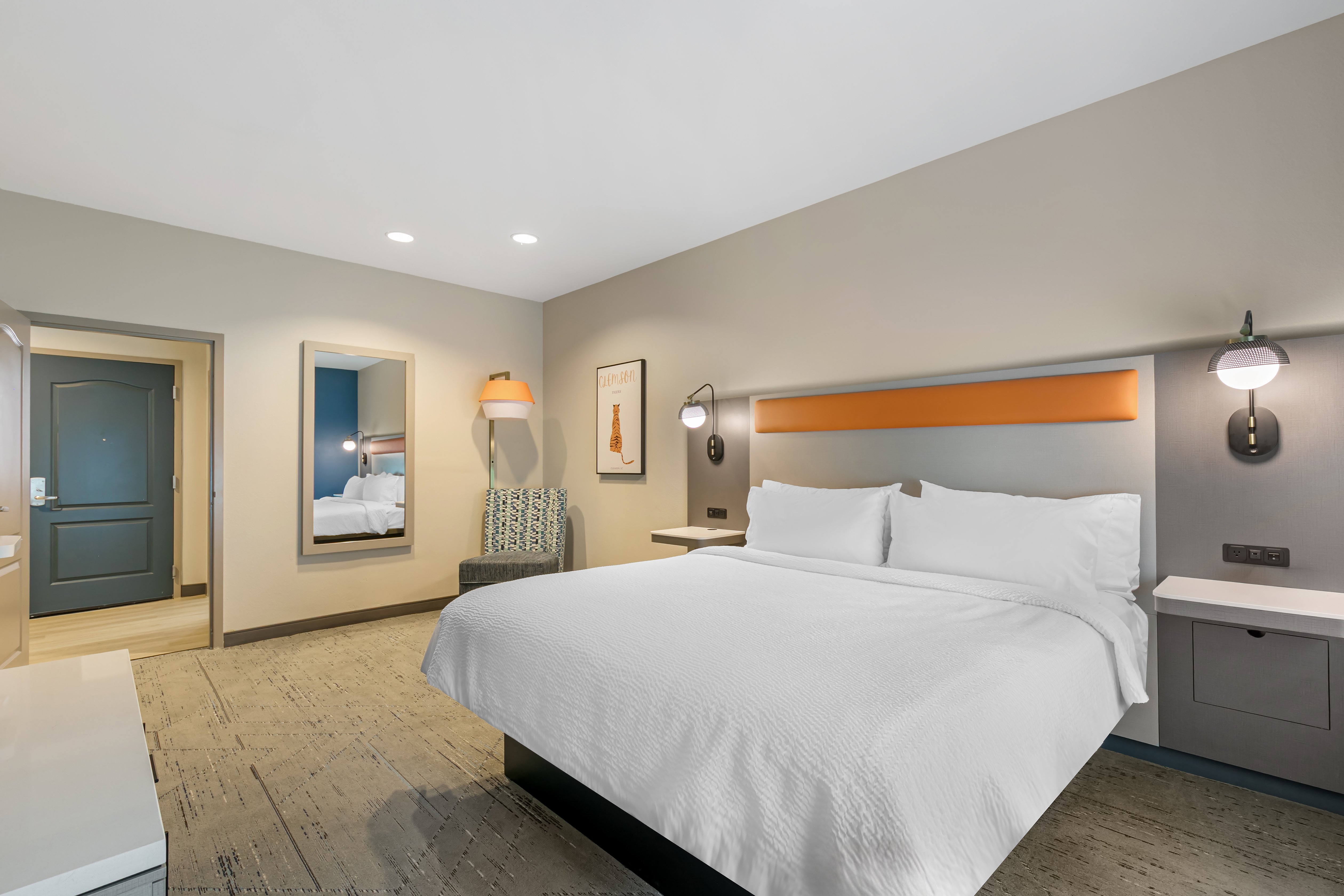 Holiday Inn Express & Suites Clemson - Univ Area 25/82
