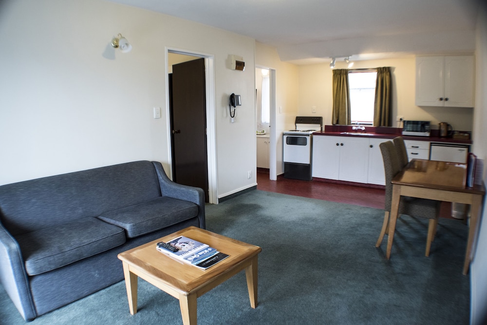 Scenic Hotel Cotswold 43/69
