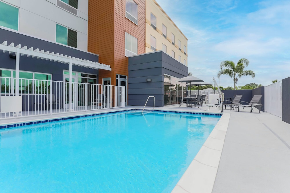 Fairfield Inn & Suites by Marriott Cape Coral/North Fort Myers 4/46