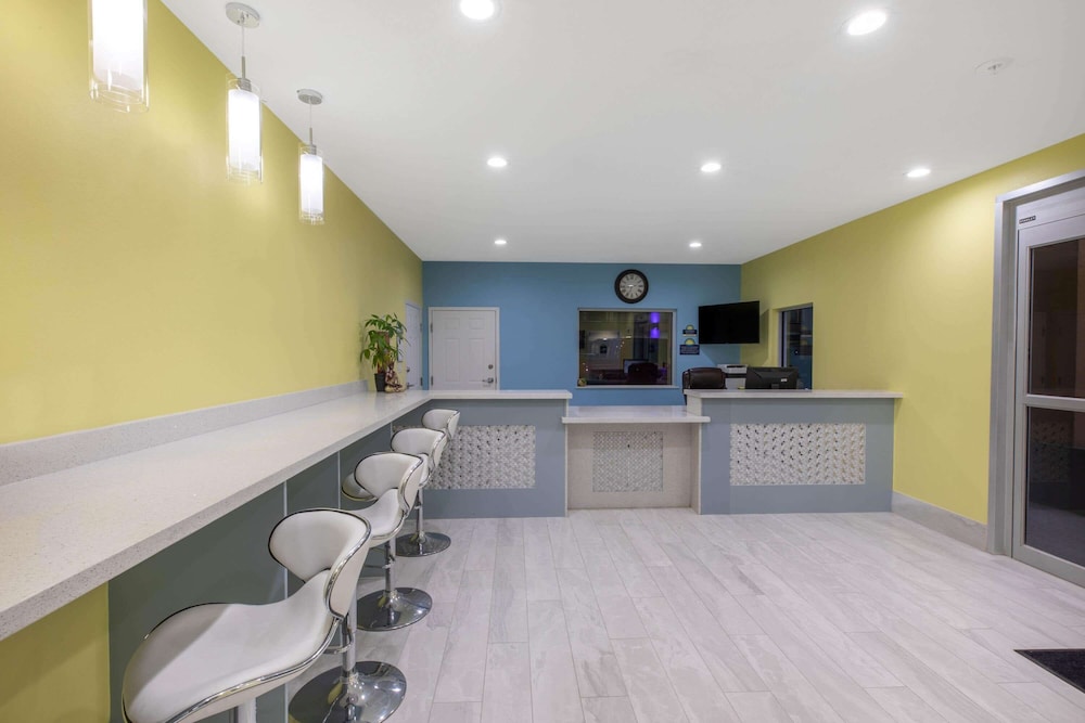 Days Inn & Suites By Wyndham La Porte 12/17