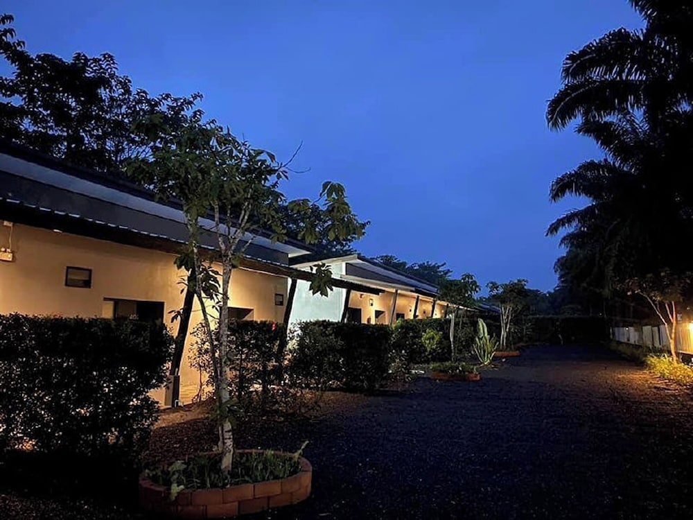 Golden Palm Resort 4/53
