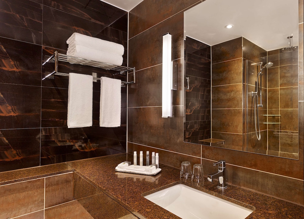 Doubletree By Hilton Hotel Woking 23/55