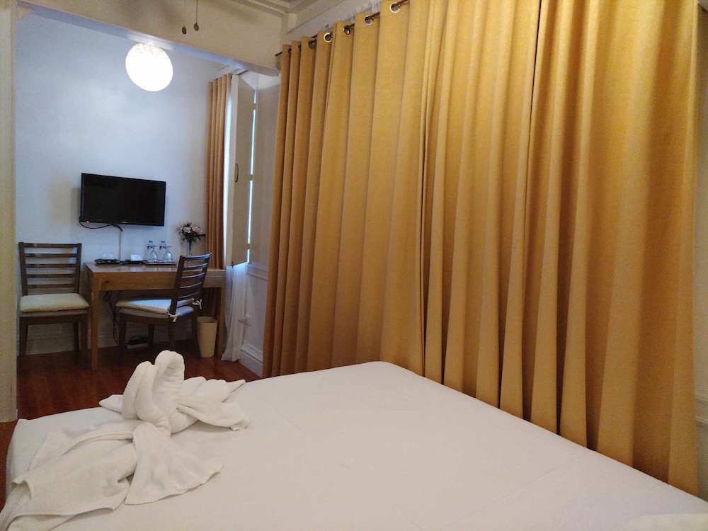 Makati Riverside Inn 36/54