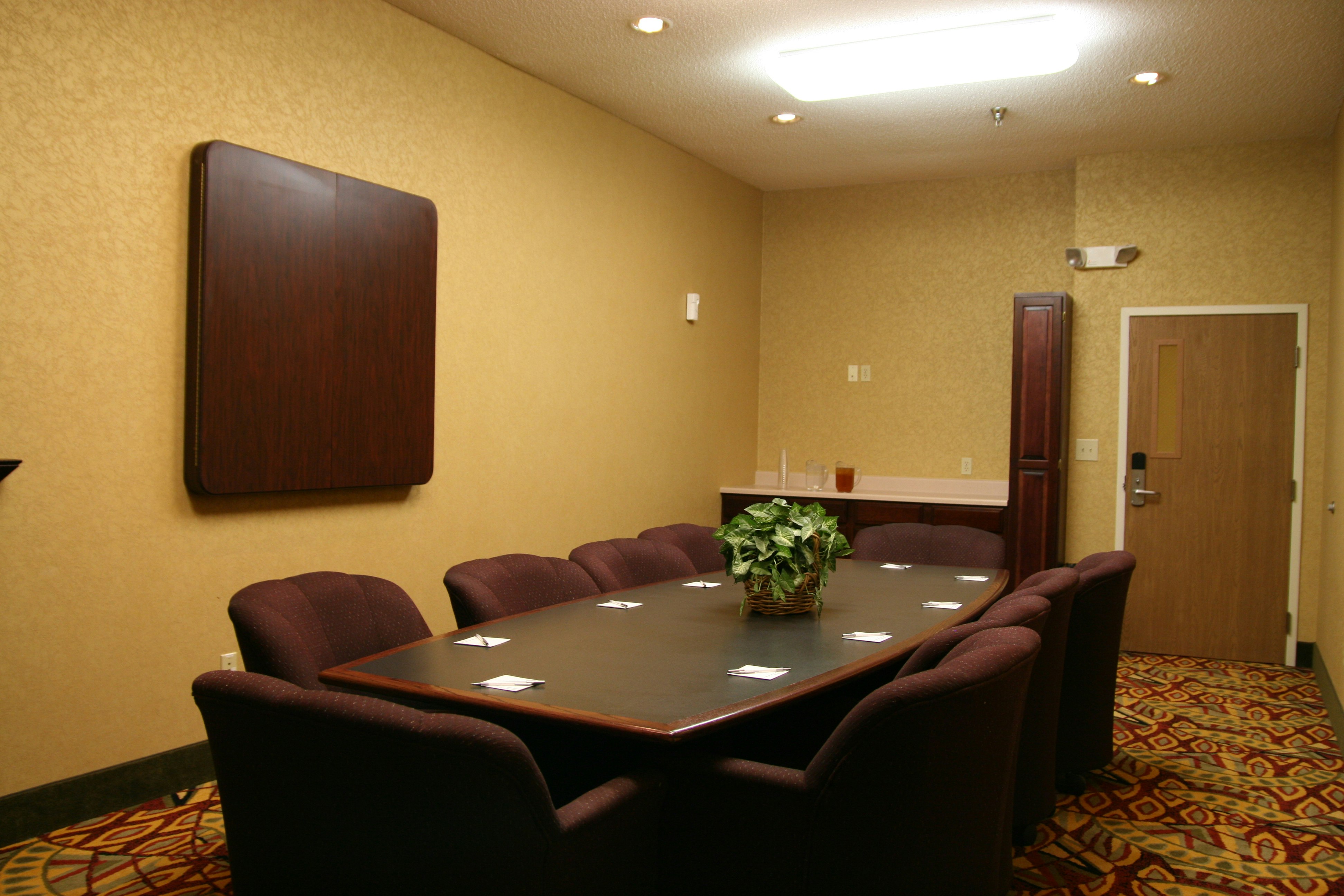 Hampton Inn Suites Scottsbluff Conference Center 16/22