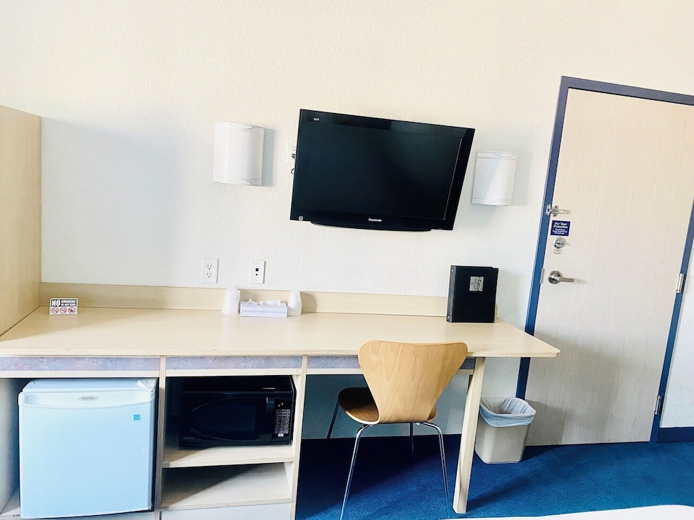 Motel6 Red Deer, AB 57/67