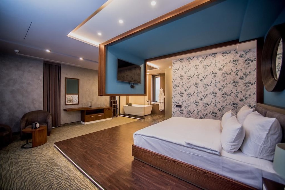 Aghababyan S Hotel 39/77