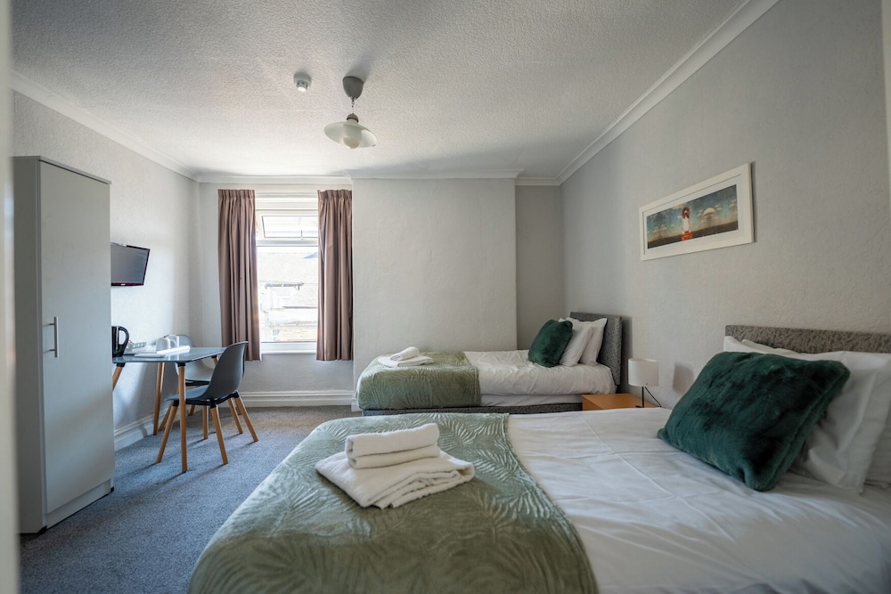 Clifton Hotel 21/29