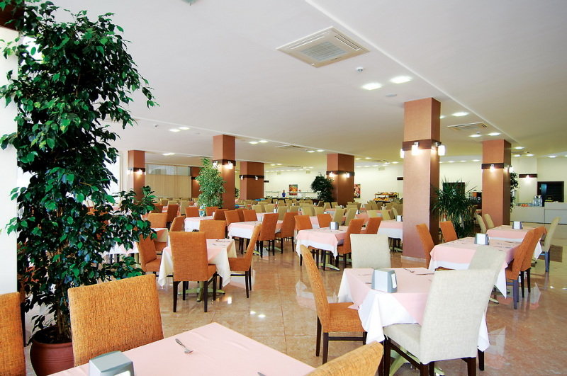 LYCUS BEACH HOTEL 42/57