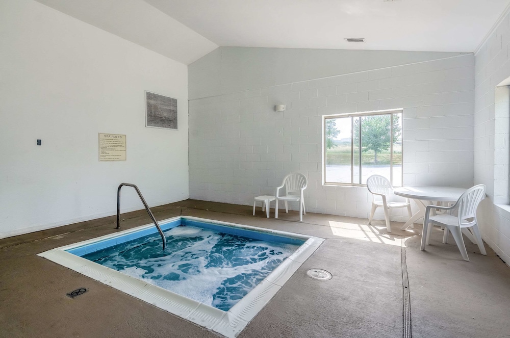 Comfort Inn & Suites Christiansburg I-81 28/36