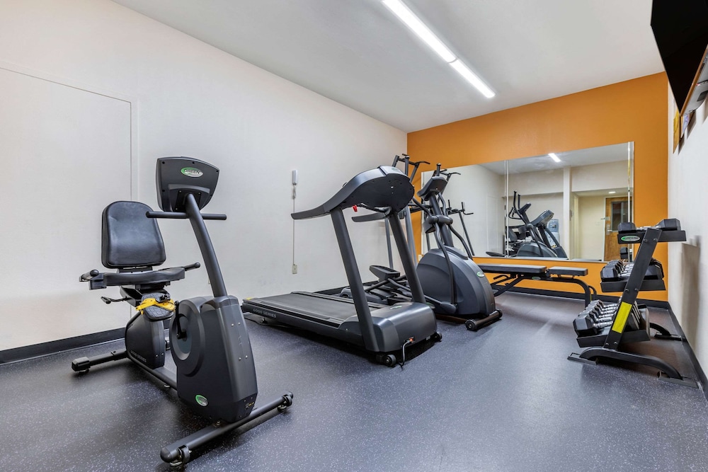 Comfort Inn & Suites Clemson - University Area 23/49