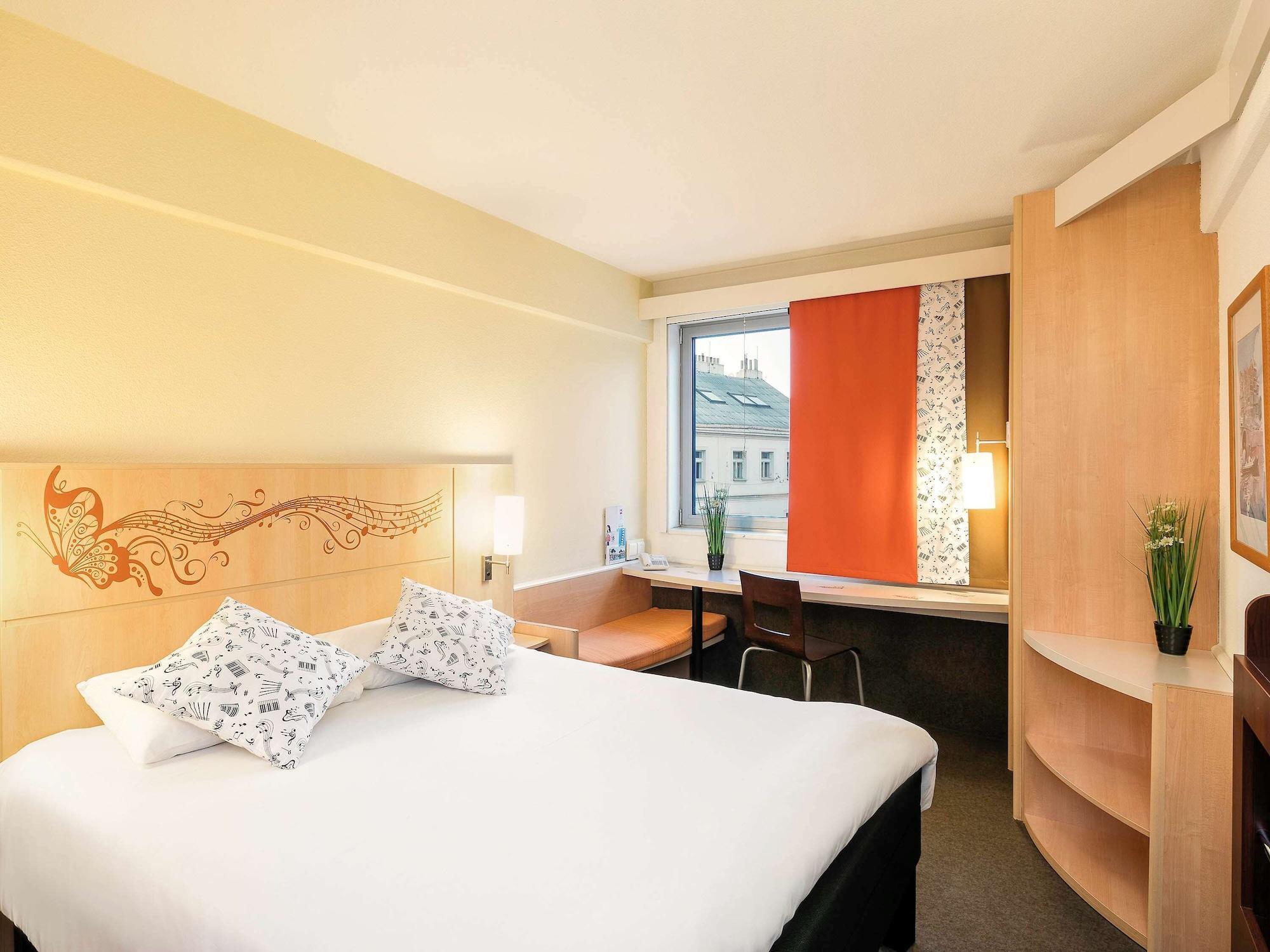 Room, Multiple Beds