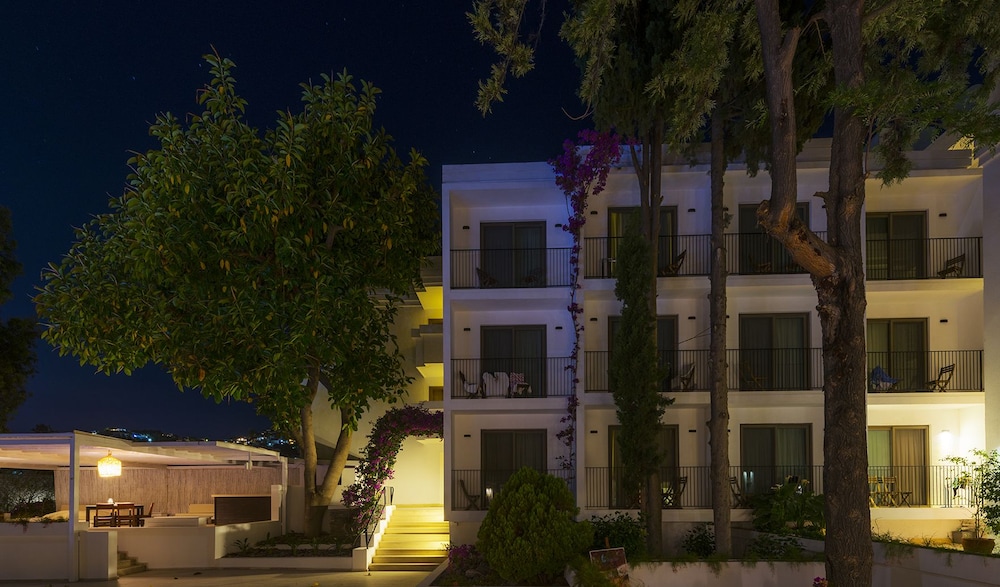 LIV HOTEL BY BELLAZURE 4/56