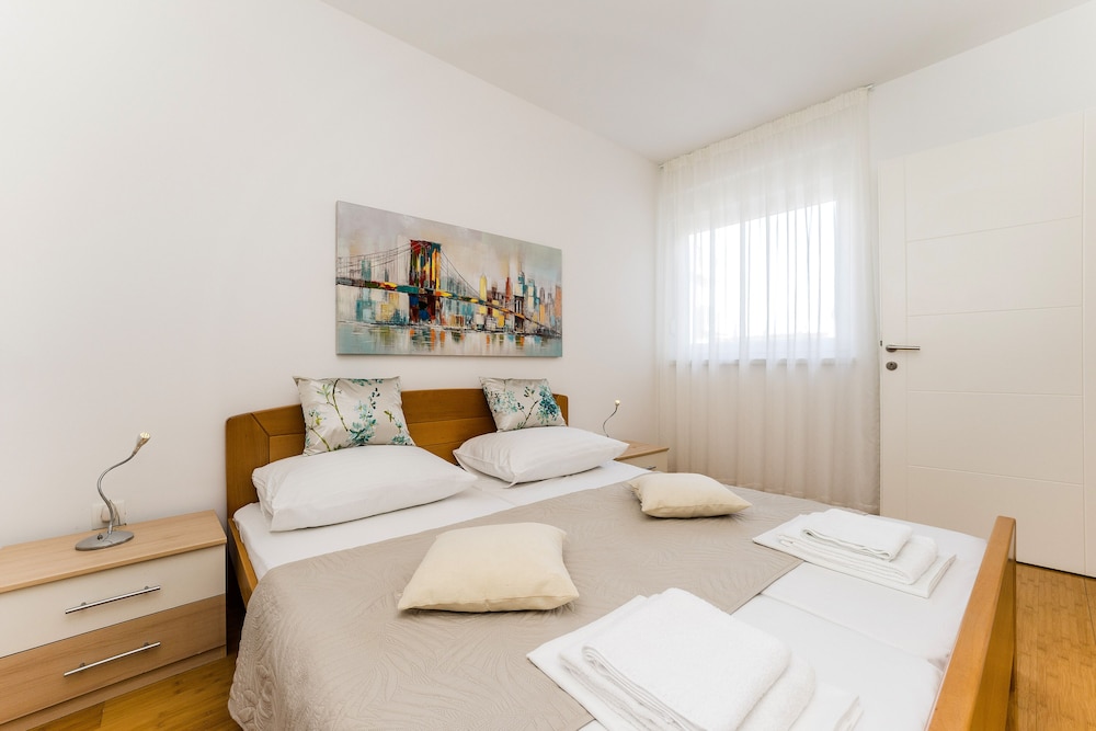 Summer Breeze Apartments 10/45