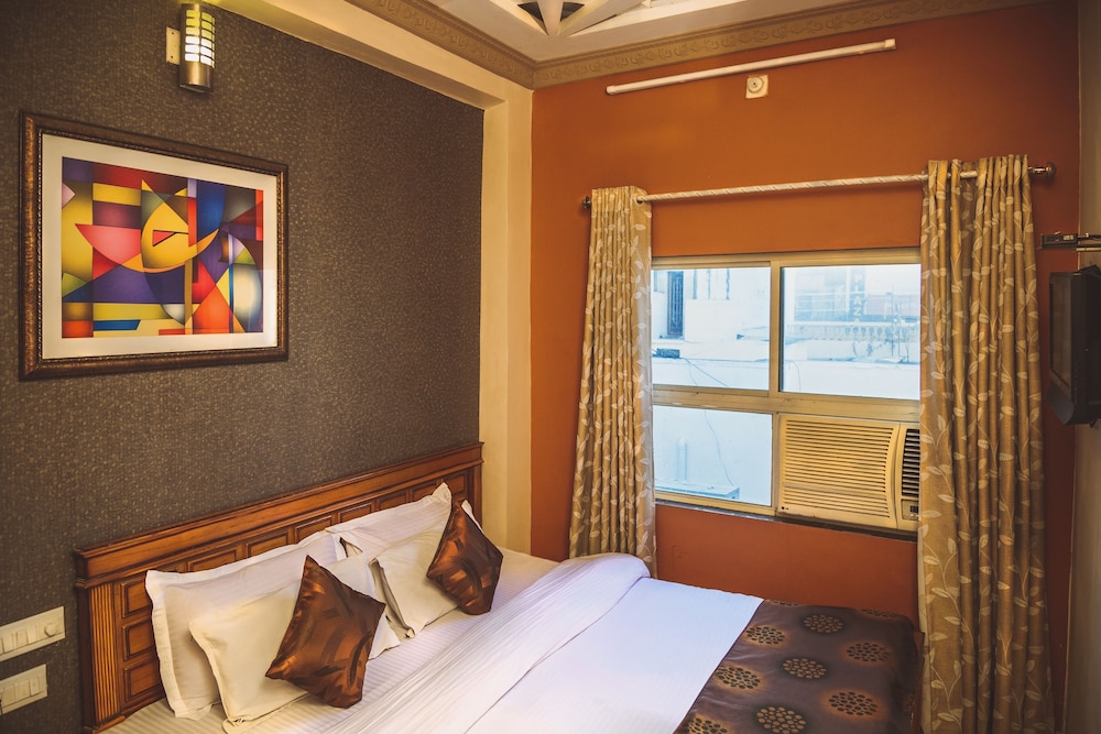 HOTEL MEENAKSHI 9/48