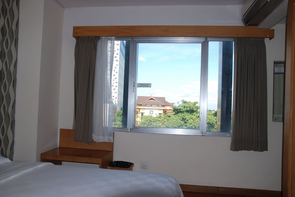 ROYAL JELITA HOTEL 16/45