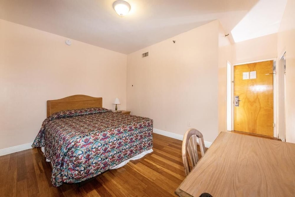 Ocean Beach Suites 6/25
