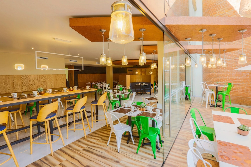 Courtyard By Marriott Toluca Airport 38/45