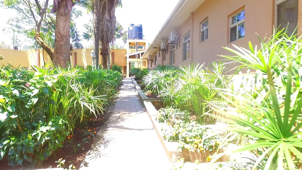 Executive Airport Hotel 47/50