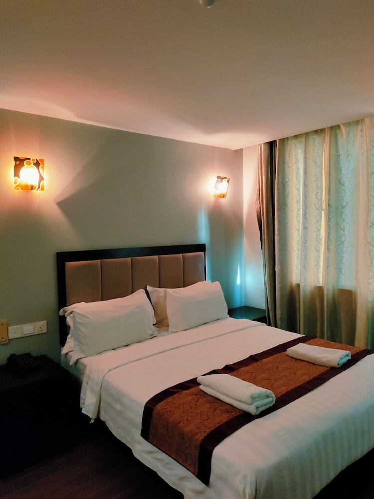 ROOM, DOUBLE BED