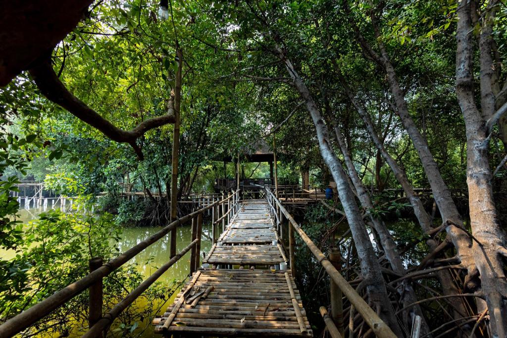 RedDoorz Resort @ Taman Wisata Mangrove 42/46
