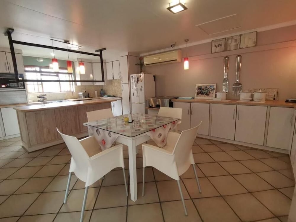 Rene's Guesthouse 25/45