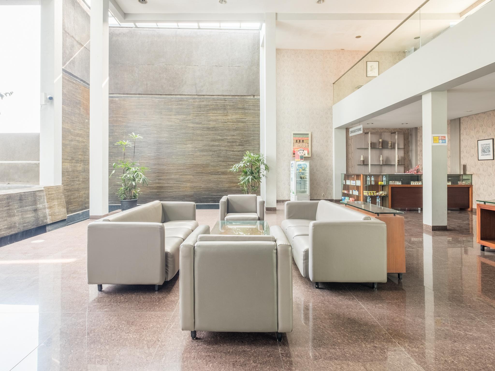 Capital O 874 Hotel Nyland Pasteur 17/30