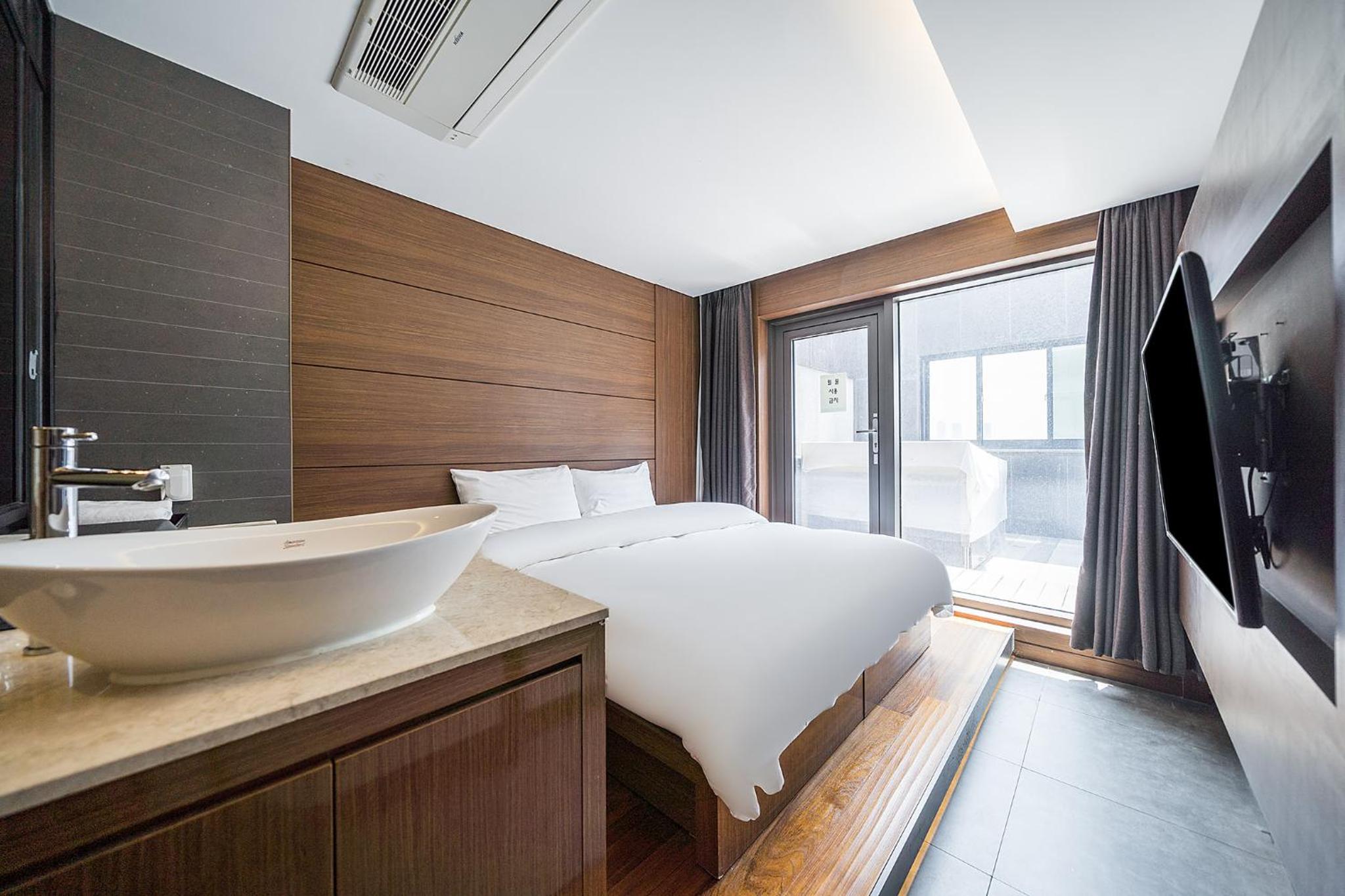 LOFT, SUITE