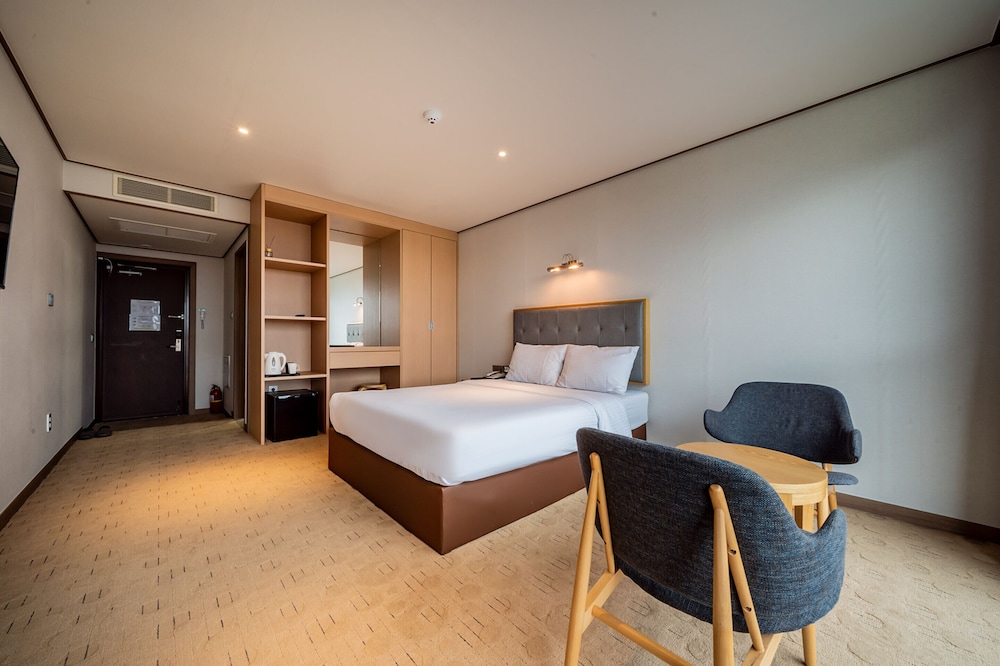 MOUNTAIN, DOUBLE BED