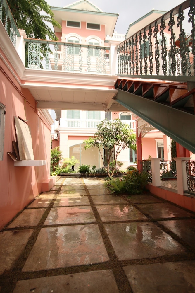 Hiranyakul House 46/50